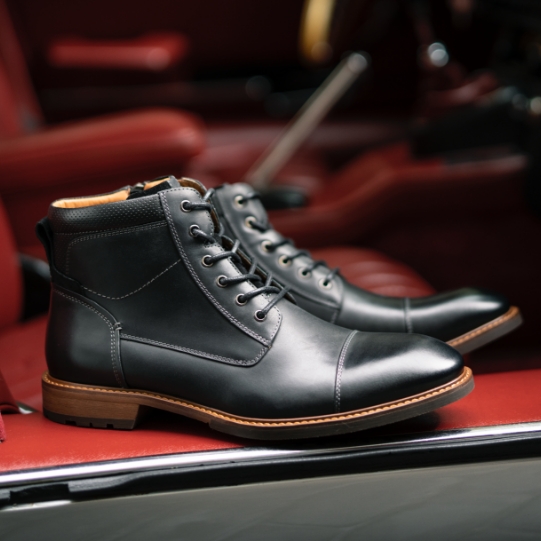"This Season’s Best Gift Ideas For Men." The featured product is the Lodge Cap Toe Lace Boot in Black Crazy Horse.