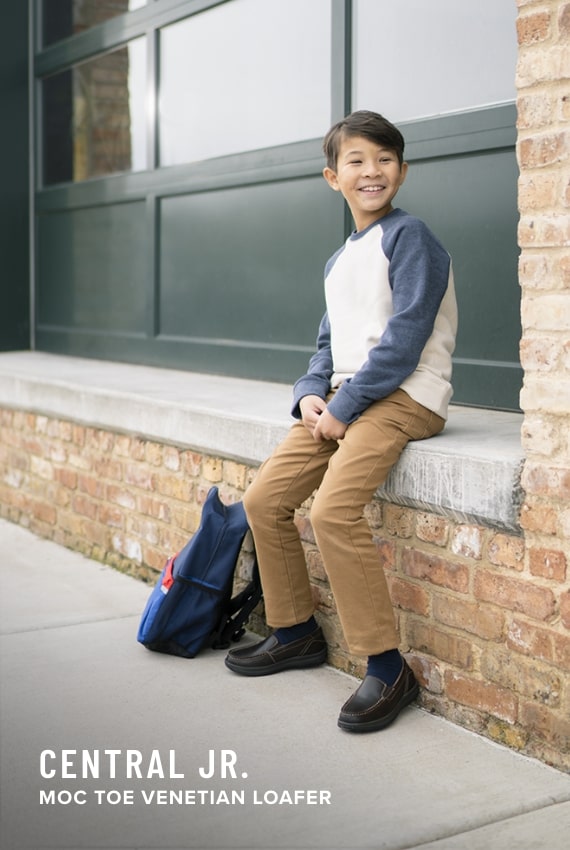 Boy's Casual Shoes category. Image features the Central Jr in black.
