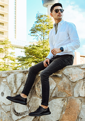 Image of social media influencer Hector Benavides wearing the Flair Wingtip Oxford in Black in San Antonio. 