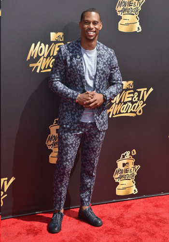 Image of a Victor Cruz, a former New York Giants football player, wearing Florsheim on the red carpet of the MTV Movie and TV Awards.