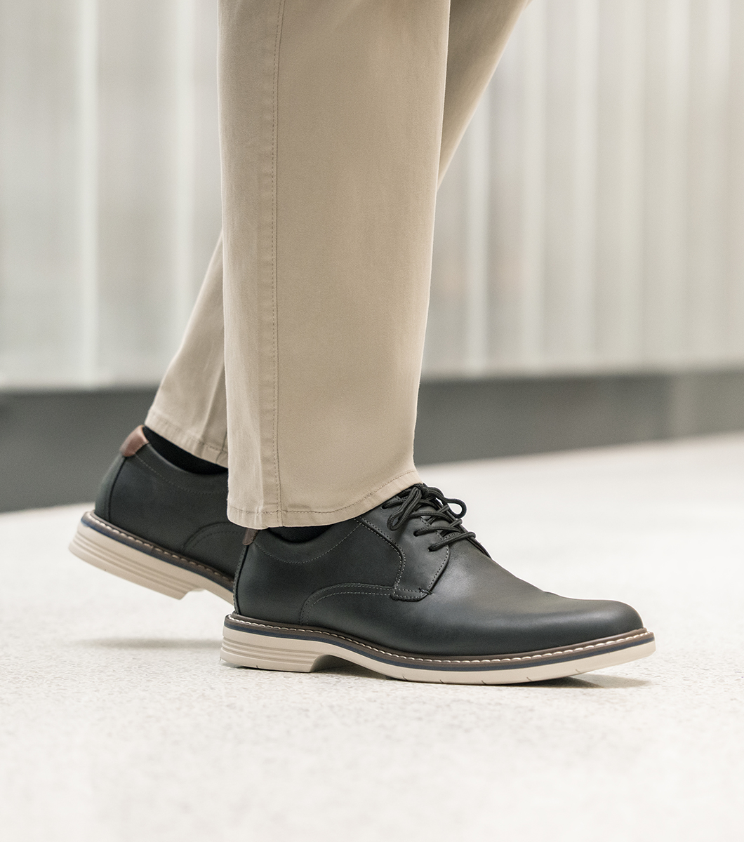 Norwalk in Black CH Rotate View