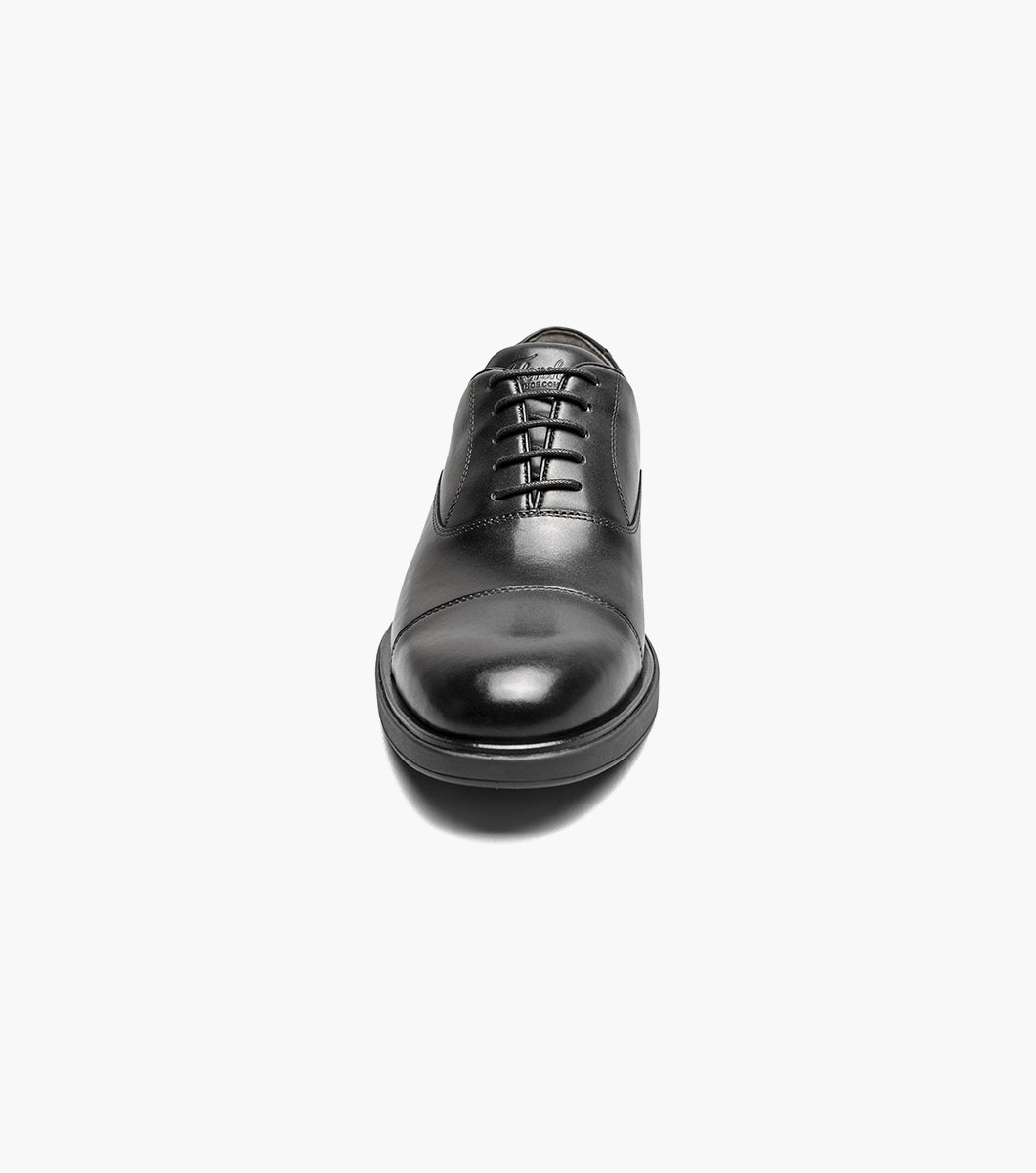 Avenue in Black, View 6
