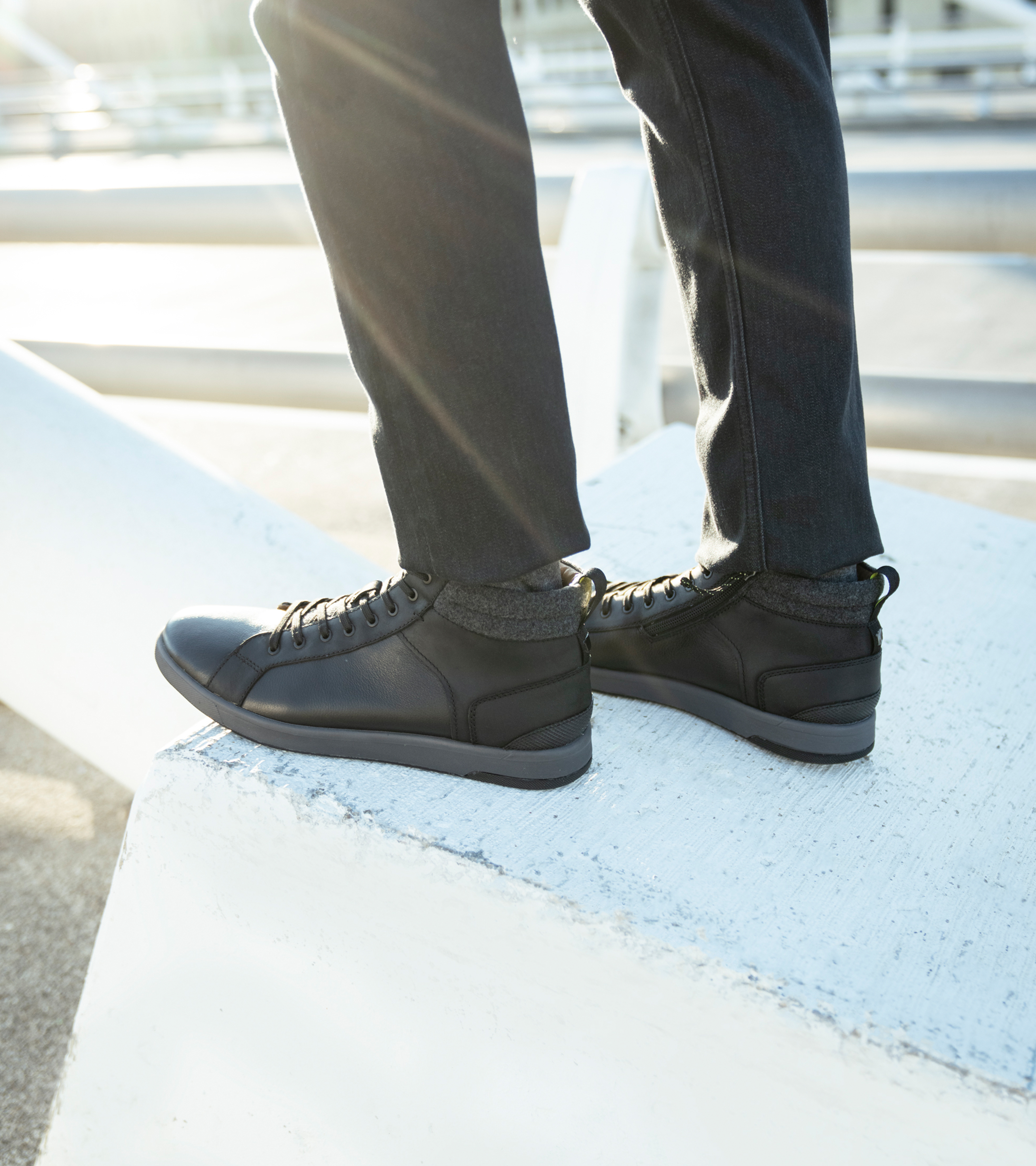 Crossover in Black Tumbled Rotate View