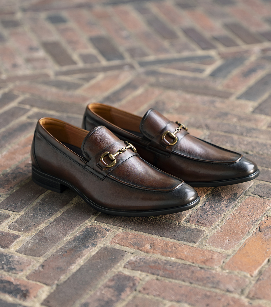 Zaffiro in Brown Rotate View