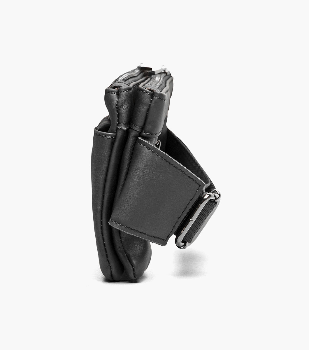 Alvaro in Black Rotate View