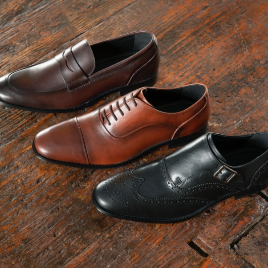 "How To Wear Men's Shoes With Jeans." The featured products are the Jetson Moc Toe Penny Loafer in Brown, the Jetson Cap Toe Oxford in Cognac, and the Jetson Wingtip Monk Strap in Black.