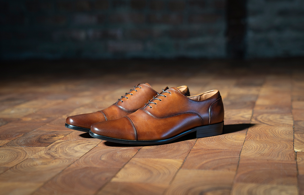 "What To Wear To An Interview." The featured product is the Postino Cap Toe Oxford in Cognac.